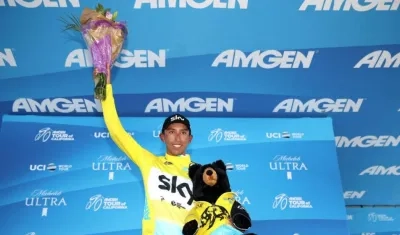 Egan Bernal con la camiseta de líder del Tour de California. 