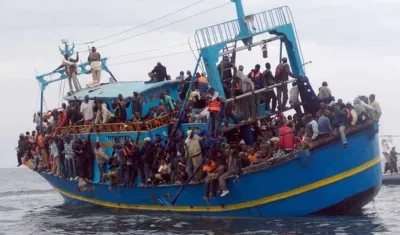 El flujo de migrantes continúa incesante, desbordando países y desafiando fronteras.