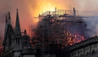 Imagen del incendio en la catedral de Notre Dame.