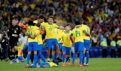 Jugadores de Brasil celebra el titulo de campeón. 