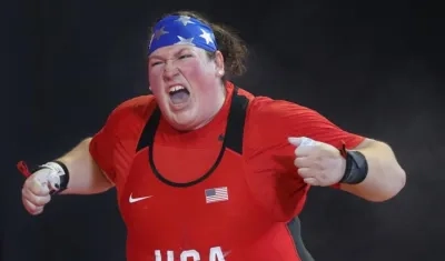 Sarah Robles de Estados Unidos celebra al ganar la medalla de oro este martes en levantamiento de pesas más 87 kg en los Juegos Panamericanos 2019.
