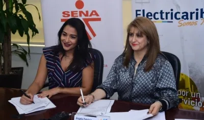 Jacqueline Rojas, del Sena, y Ángela Rojas, de Electricaribe.