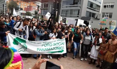 Protesta ante la embajada de Brasil en Bogotá.