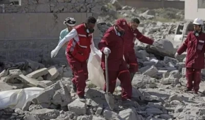  Los equipos de emergencias todavía están retirando cuerpos de entre las ruinas de los inmuebles.