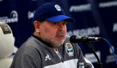 Diego Maradona, técnico de Gimnasia y Esgrima de La Plata. 