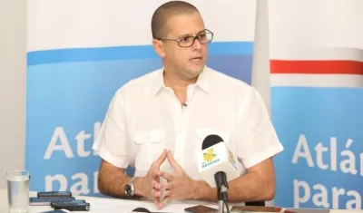 Secretario General del departamento, Raúl Lacouture.