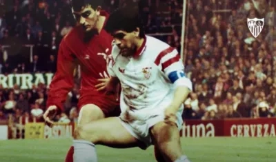Diego Maradona en su etapa con el Sevilla. 