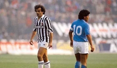 Michael Platini, en sus años como jugador de la Juventus y Diego Maradona, del Nápoles. 