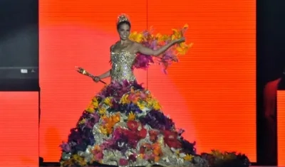 La Reina del Carnaval Isabella Chams en su coronación.