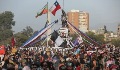 Chilenos protestan en las calles. 