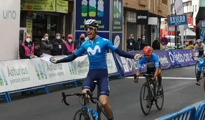 Héctor Carretero gana la etapa seguido de los colombianos Nairo Quintana y Einer Rubio. 