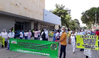 Protesta de trabajadores del Hospital Juan Domínguez Romero.
