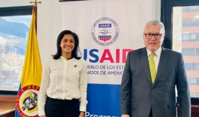 Ministro de Justicia Néstor Osuna y la directora de Misión USAID Colombia, Anu Rajaraman.