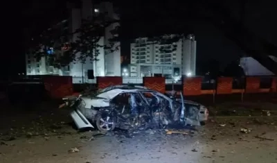Así quedó el vehículo tras la explosión.