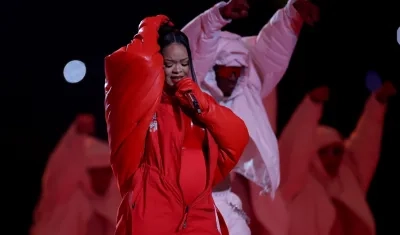 La cantante Rihanna durante su actuación en la Super Bowl.