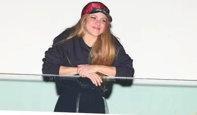 Shakira desde el balcón de su casa en Barcelona.