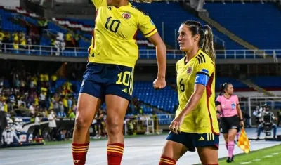Leicy Santos y Daniela Montoya, integrantes de la Selección Colombia Femenina. 
