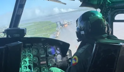 Sobrevuelo de la Fuerza Aérea Colombiana por el incendio en el Parque Isla Salamanca.
