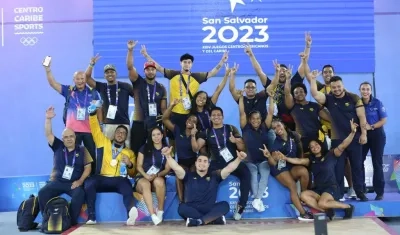 Delegación de pesas de Colombia que alcanzó 19 medallas de oro. 
