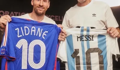 Messi y Zidane intercambiaron las camisetas de Argentina y Francia. 