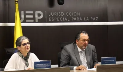 Magistrada Julieta Lemaitre y el presidente de la JEP, Roberto Vidal.