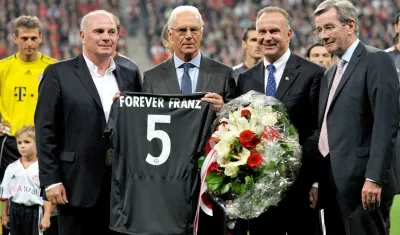 Karlheinz Rummennige y Franz Beckenbauer (izquierda).