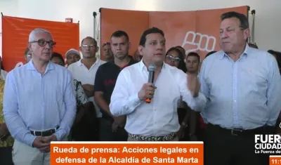 El excandidato a la Alcaldía de Santa Marta por Fuerza Ciudadana, Jorge Agudelo, en la rueda de prensa