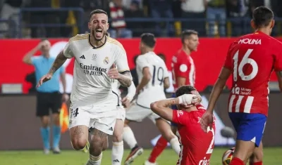 Joselu celebra el cuarto gol del Real Madrid, marcado en su propia puerta por Savic. 