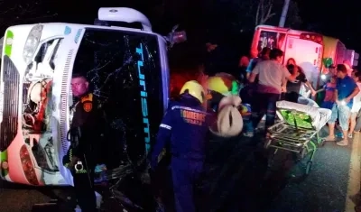 Aspecto del accidente en zona rural de Tubará, en la zona conocida como 'Curva de Macario'.