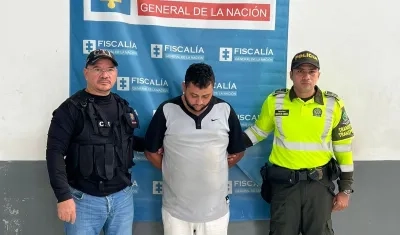 Edwin Alfonso Blanco Caro tras ser capturado por el CTI y la Policía. 