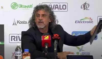 Leonel Álvarez en rueda de prensa tras el partido contra Águilas Doradas. 