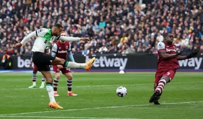 Cody Gakpo participó en el segundo gol de Liverpool.