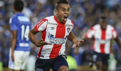 Vladimir Hernández grita un gol ante Millonarios que forzó una definición por tiros desde el punto penal, en 2016.