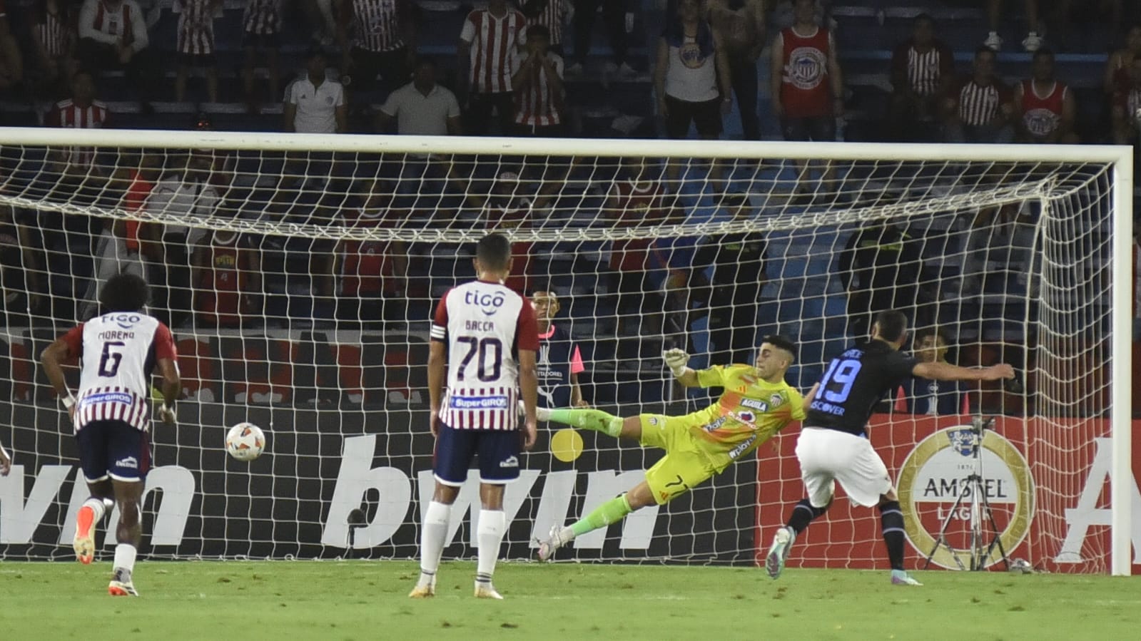 El penalti cobrado por Alex Arce que le dio el empate a Liga de Quito. 