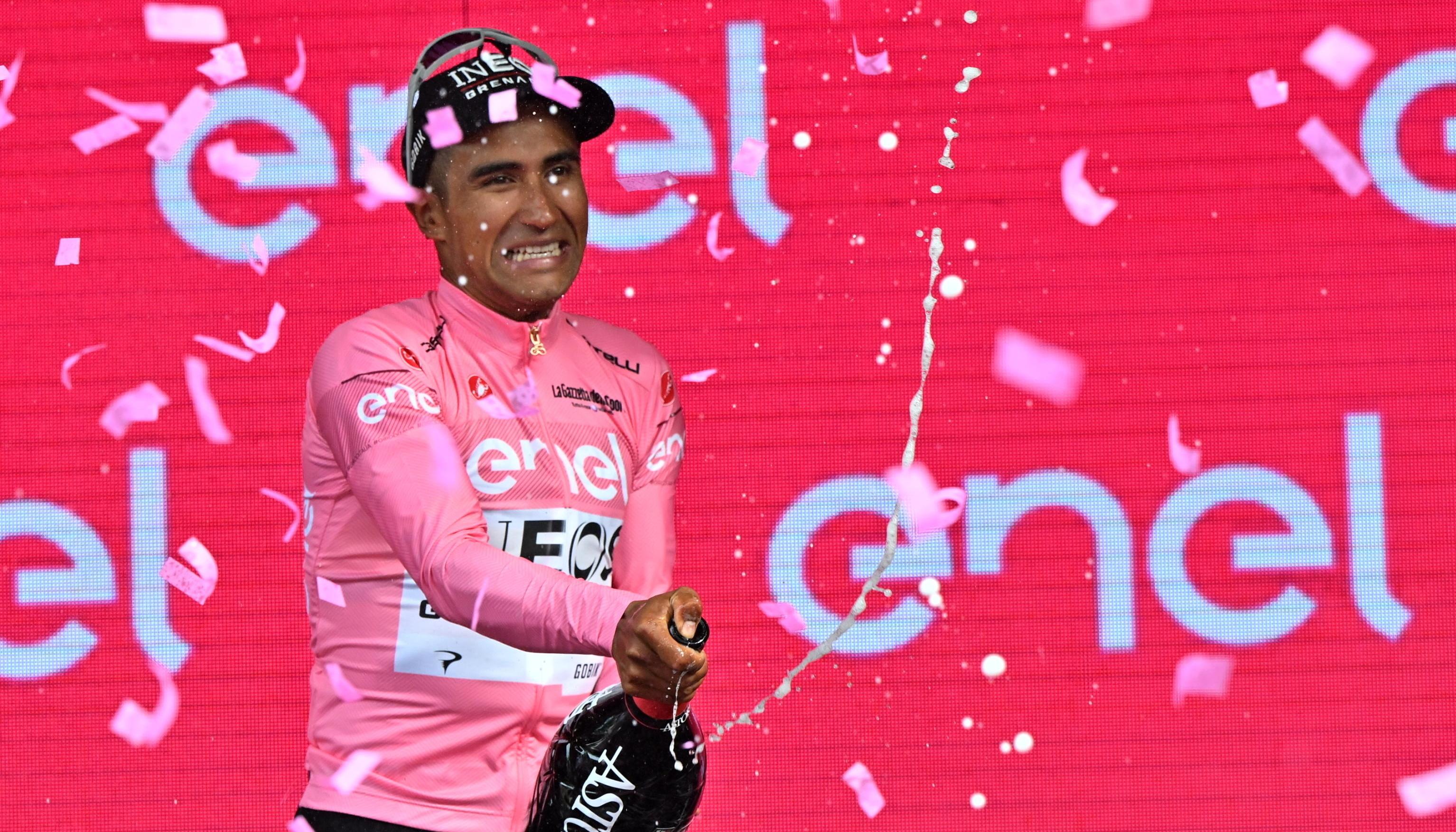 El ecuatoriano Jhonatan Narváez, con la maglia rosa tras ganar la primera etapa.